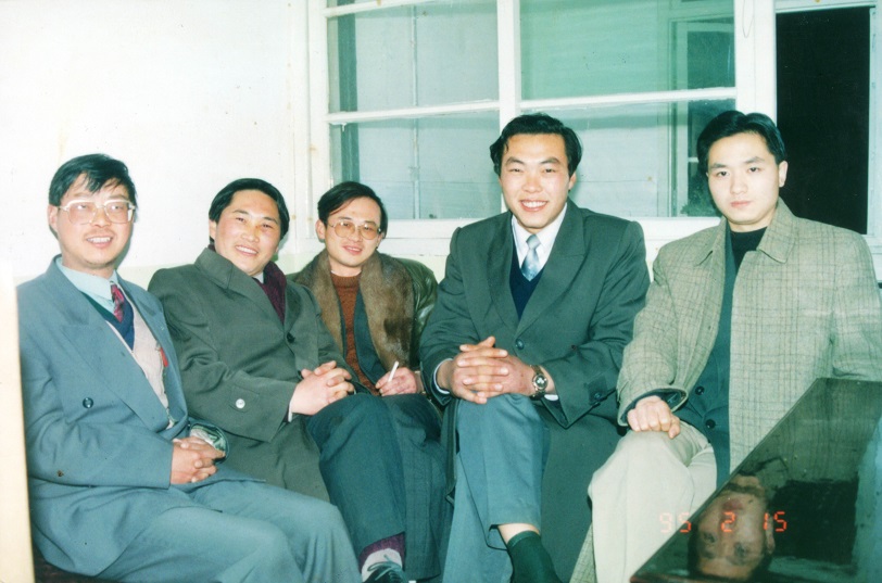 与《同志》诗报部分编委合影的祁国(右二).jpg