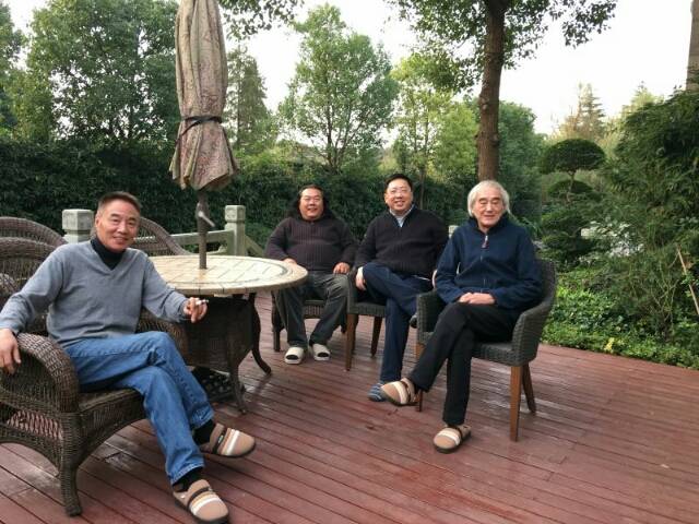 与芒克严力陆渔在一起.jpg